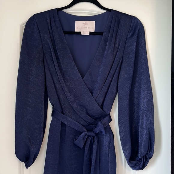 Gal Meets Glam Jennifer - Picture 3 of 6